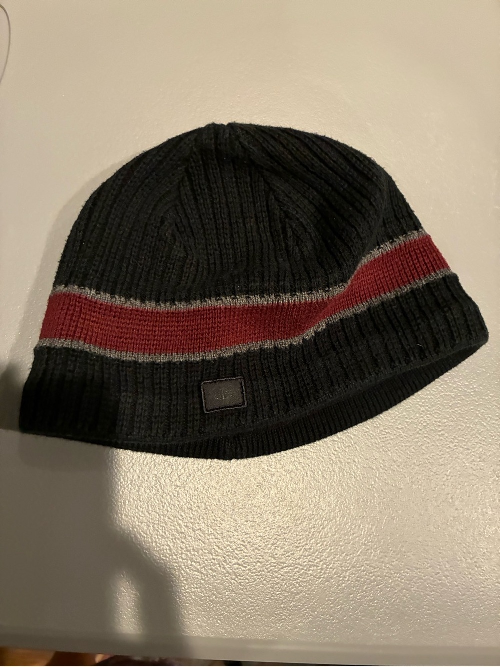 Men's Black Knit Beanie with Burgundy Stripe